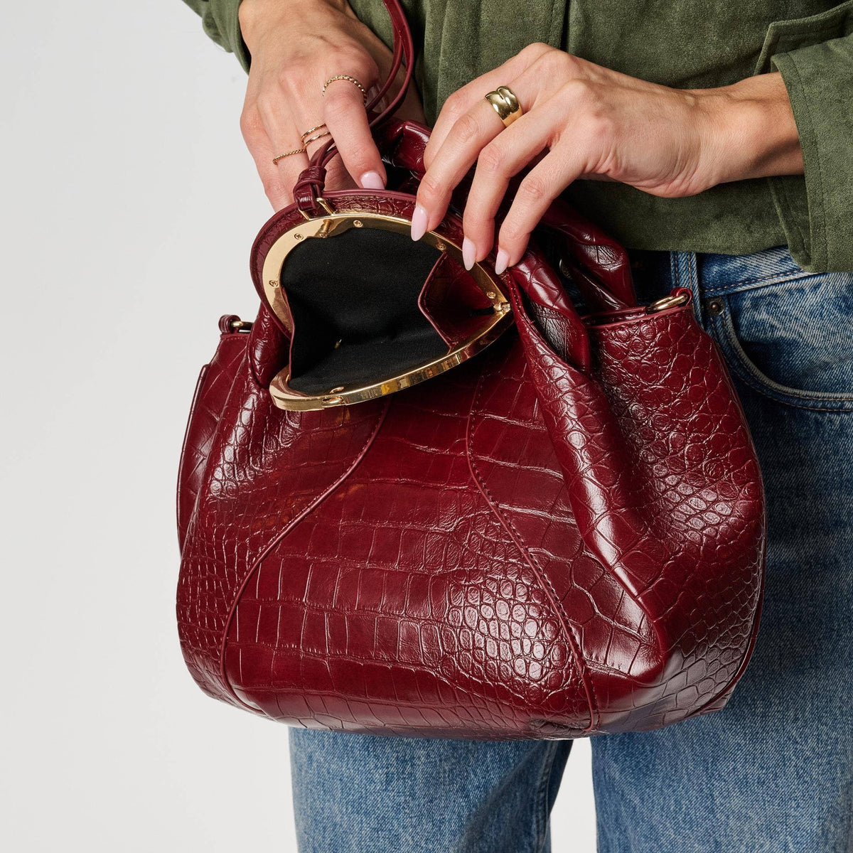 Amaya Satchel