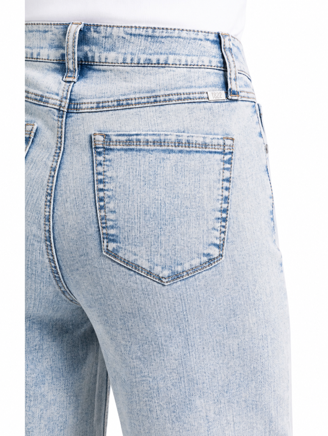 33" Acid Wash Wide Leg Jean in Ultra
