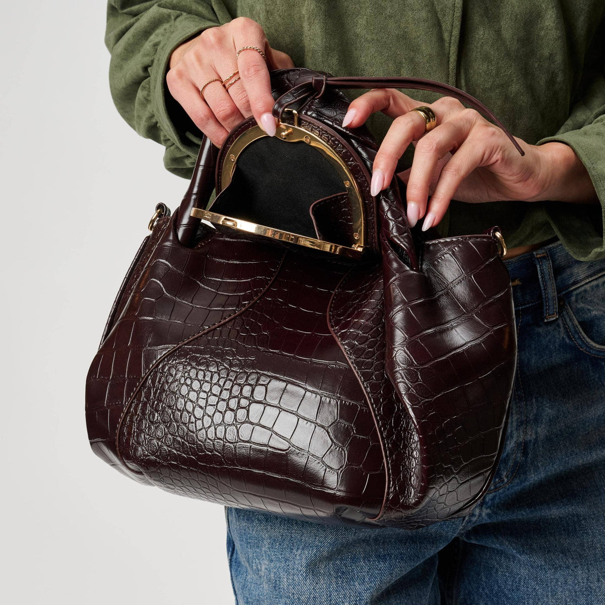 Amaya Satchel
