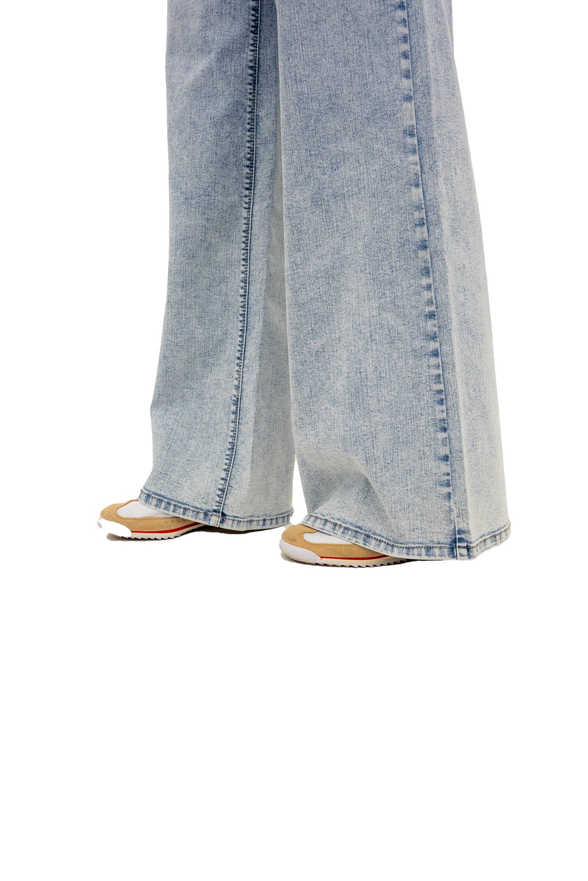 33" Acid Wash Wide Leg Jean in Ultra