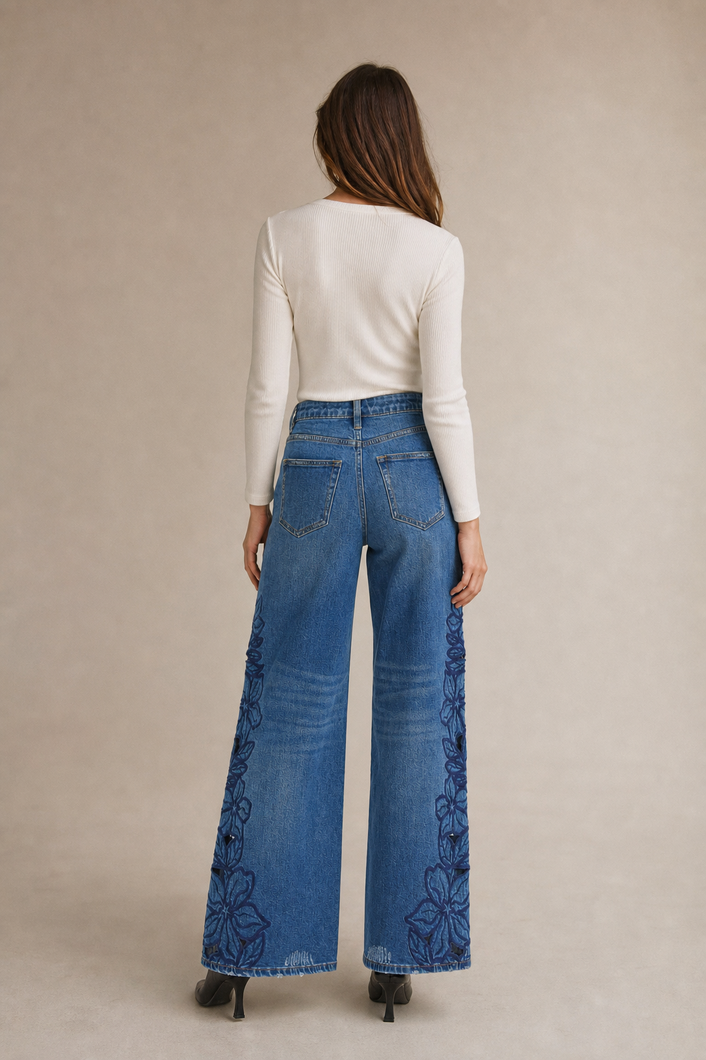 Demi Cut Out Jeans